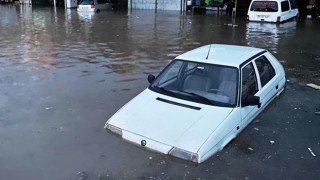 Akşam saatlerindeki sağanak yağış, etkili oldu