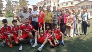 Meslek Lisesi futbol turnuvası’nda şampiyonluk sevinci