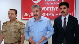 Vali Yılmaz, Cevdetiye Geçici Barınma Merkezinde İncelemelerde Bulundu