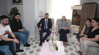 Osmaniye Valisi Erdinç Yılmaz ve eşinden şehit ailesine ziyaret