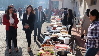 Kaymakam eşi, SMA hastası için açılan kermese katıldı