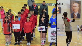 Gençler Badminton Grup müsabakaları başladı