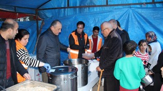 Düziçi Kaymakamı Turgay İlhan depremzedelerde iftarda buluştu