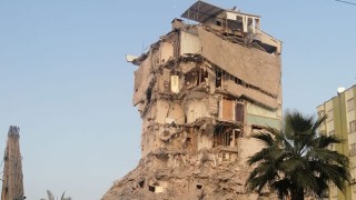 Osmaniye’de hasarlı binaların yıkım işlemi sürüyor