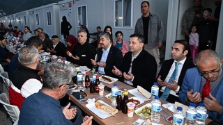 Osmaniye Valisi Erdinç Yılmaz, depremzedelerle iftarda buluştu