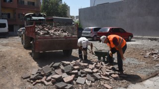 Hasar Gören Binaların Yıkımı ve Kaldırım Onarımı Sürüyor