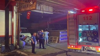 Sanayi’de çıkan yangını itfaiye söndürdü