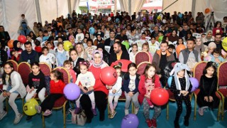 Çocuklara Şirinler Tiyatrosu Sürprizi