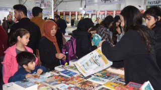 Kitap Fuarı Kapılarını Kitap Dostlarına Açtı