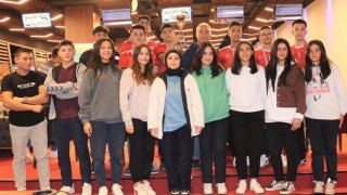 Lise Öğrencileri, Bowling Turnuvasında Yarıştı