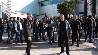 Adana’da 2 aydır maaş alamadıklarını belirten işçilerden eylem