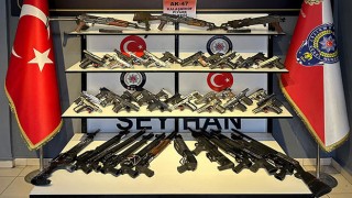 Adana’da operasyon ve denetimlerde ruhsatsız 65 silah ele geçirildi