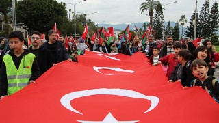 Alanya’da ”Şehitlerimize saygı, Filistin’e destek” yürüyüşü düzenlendi