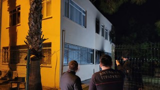 Antalya’da aile sağlığı merkezinde çıkan yangın büyümeden söndürüldü