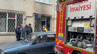 Antalya’da apartman dairesinde çıkan yangın söndürüldü
