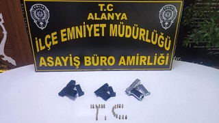 Antalya’da iş yerinin önünde havaya ateş açan şüpheli tutuklandı