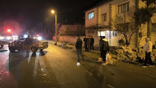 Burdur’da bahçe duvarına çarpan otomobildeki 2 kişi yaralandı