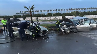 Hatay’da iki otomobilin çarpıştığı kazada 6 kişi yaralandı