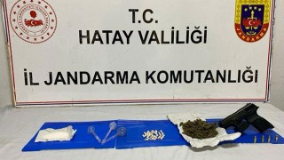 Hatay’da kaçakçılık ve uyuşturucu operasyonlarında yakalanan 6 zanlıdan 2’si tutuklandı