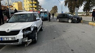 Hatay’da trafik kazasında iki otomobilde hasar oluştu