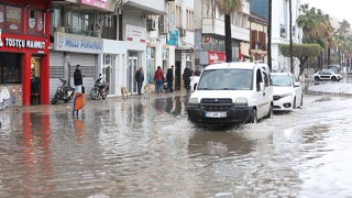 Hatay’ın İskenderun ilçesinde sağanak etkili oldu