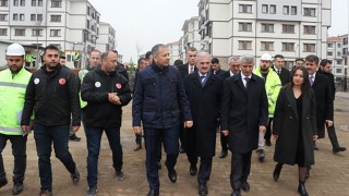 İçişleri Bakanı Yerlikaya, Kahramanmaraş'ta deprem konutlarını inceledi
