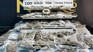 Adana’da ahşap yüklü tırda 100 kilo 700 gram esrar ele geçirildi