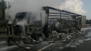 Adana’da seyir halindeki tırda çıkan yangın söndürüldü