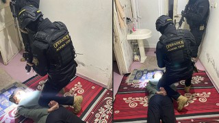 Adana’da terör örgütü elebaşının posterini asan 2 kişi yakalandı