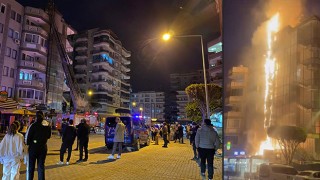 Alanya’da bacada çıkan yangın 5 katlı binada hasara neden oldu