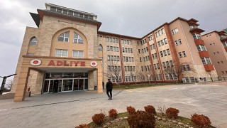 Depremde 96 kişinin öldüğü Ebrar Sitesi F Blok’un yıkılmasına ilişkin davanın görülmesine başlandı