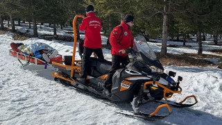 Isparta Davraz’da kayak yaparken yaralanan kişiyi JAK ekibi kurtardı