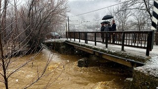 Isparta’da sağanak hayatı olumsuz etkiledi