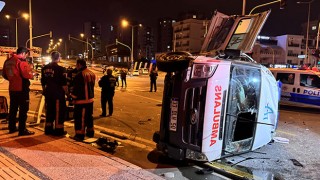 Mersin’de ambulans ile otomobil çarpıştı, 7 kişi yaralandı