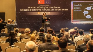 Mersin’de mesleki eğitim ve iş dünyası konulu konferans düzenlendi