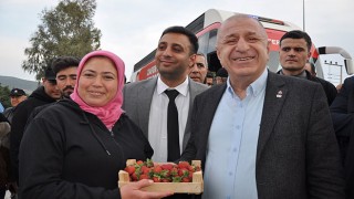 Zafer Partisi Genel Başkanı Ümit Özdağ, Mersin’de ziyaretlerde bulundu