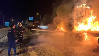 Adana’da çikolata yağı yüklü tırda çıkan yangın söndürüldü