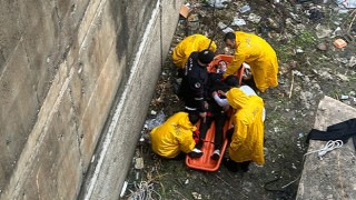 Adana’da köprüden düşen kişi yaralandı