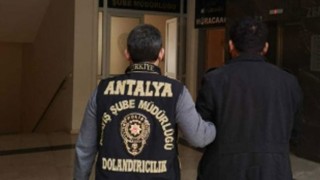 Antalya’da kendisini polis ve savcı olarak tanıtıp dolandırıcılık yaptığı öne sürülen şüpheli tutuklandı