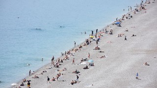 Antalya’da oy kullanan seçmenler sahilde yoğunluk oluşturdu
