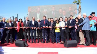 Antalya’da yapımı tamamlanan Konyaaltı Liman Halk Plajı hizmete açıldı