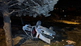 Burdur’da şarampole devrilen otomobildeki 3 kişi yaralandı