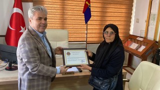 Burdur’da yalnız yaşayan kadın müstakil evini Jandarma Asayiş Vakfına bağışladı