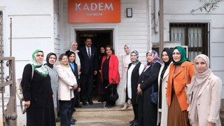 Cumhur İttifakı Kepez Belediye Başkan adayı Sümer, KADEM’i ziyaret etti