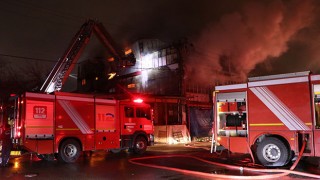 Kahramanmaraş’ta mobilya imalathanesinde çıkan yangın kontrol altına alındı