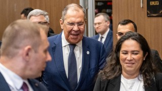 Lavrov, Macron’un Ukrayna’ya asker gönderebilecekleri açıklamasına gülerek cevap verdi