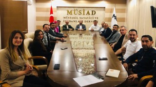Muratpaşa Belediye Başkan adayı Manavoğlu, seçim çalışmalarını sürdürdü