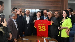 Muratpaşa Belediye Başkan Adayı Manavoğlu, ziyaretlerde bulundu