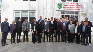 Muratpaşa Belediye Başkan Adayı Manavoğlu, ziyaretlerini sürdürüyor