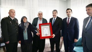 Yılmaz, Şehit Ailesini Ziyaret Etti